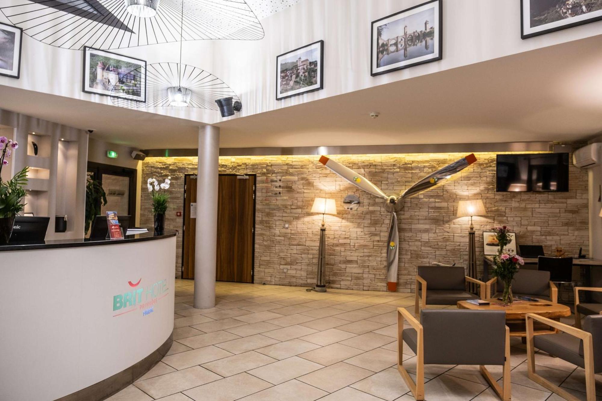 Brit Hotel Privilege Figeac Kültér fotó