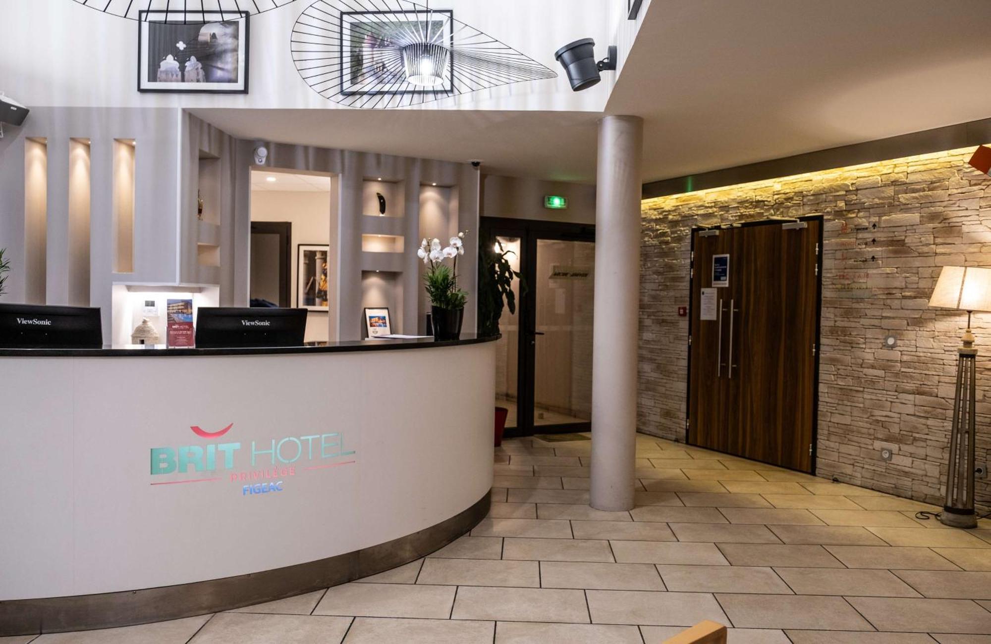 Brit Hotel Privilege Figeac Kültér fotó